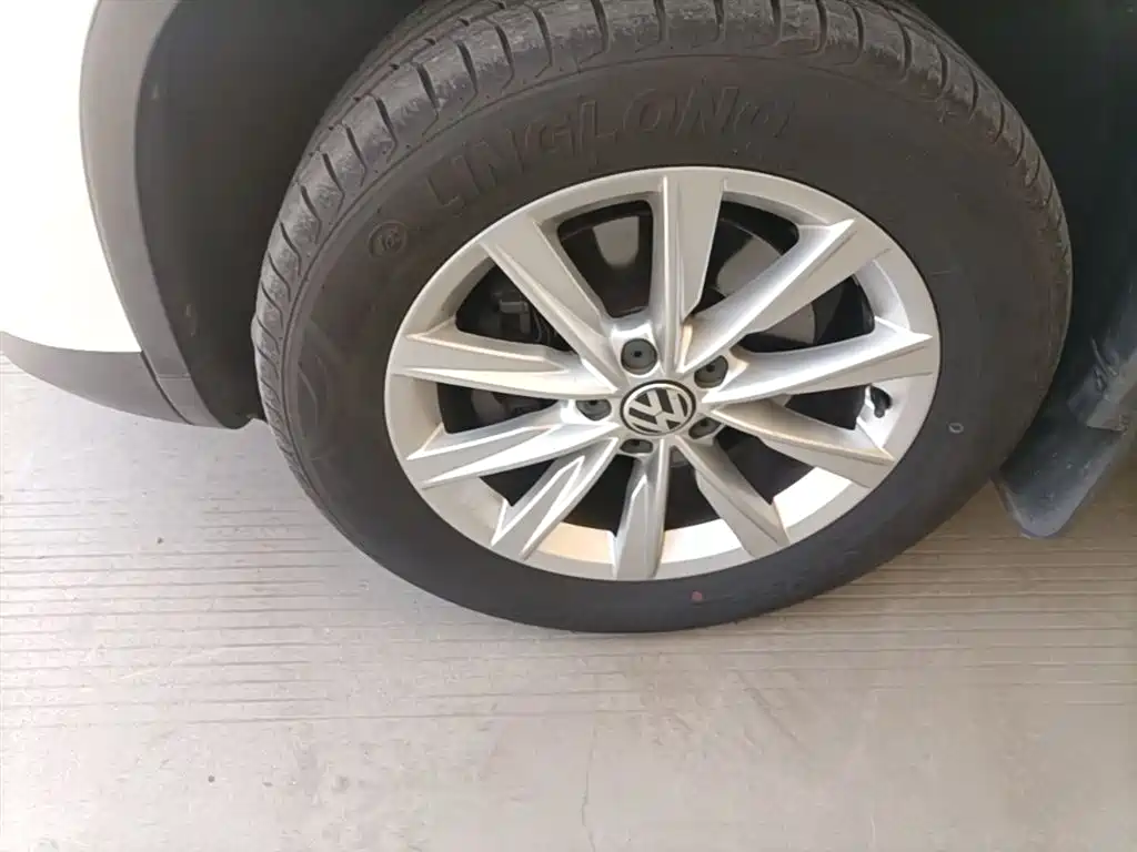 Volkswagen Tiguan 2015 — фото 23