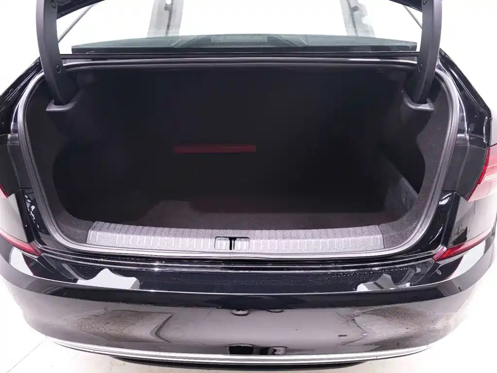 Volkswagen Passat 2019 — фото 19