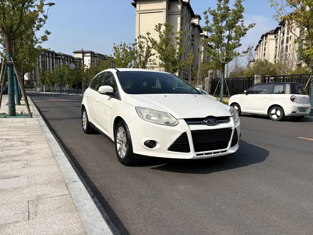 Ford Focus 2014 — фото 3
