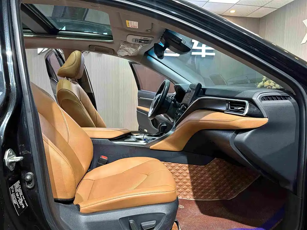 Toyota Camry 2023 — фото 12