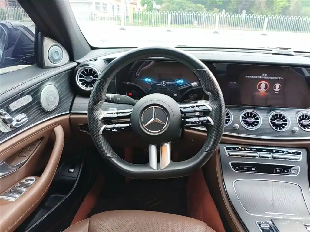 Mercedes-Benz E-Class 2022 — фото 11