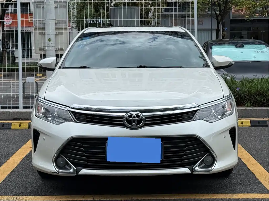 Toyota Camry 2017 — фото 2