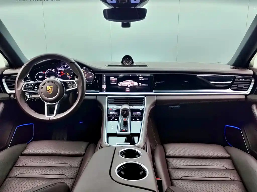Porsche Panamera 2018 — фото 16