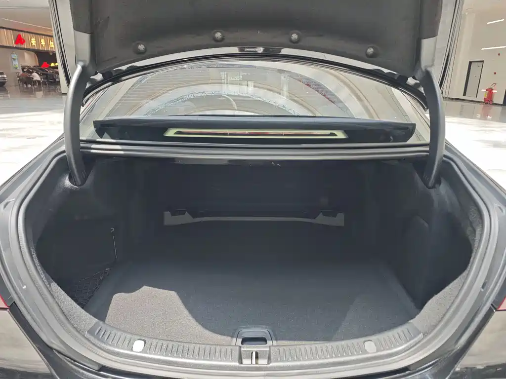 Mercedes-Benz E-Class 2022 — фото 10