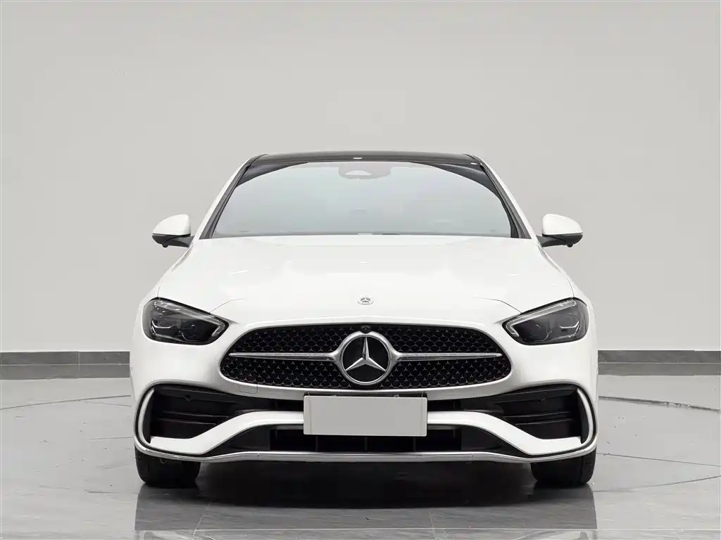 Mercedes-Benz C-Class 2024 — фото 3