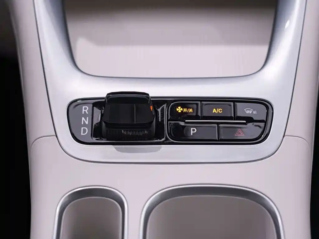Geely Galaxy Starwish 2025 — фото 13