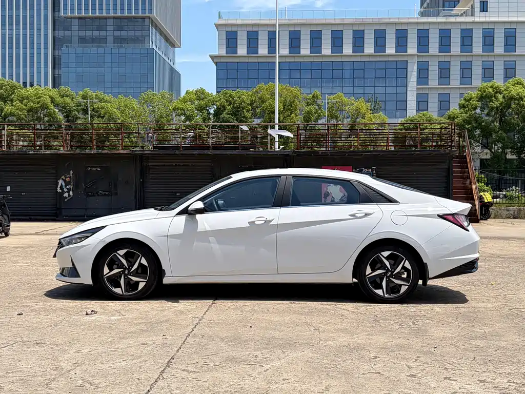 Hyundai Elantra 2022 — фото 4
