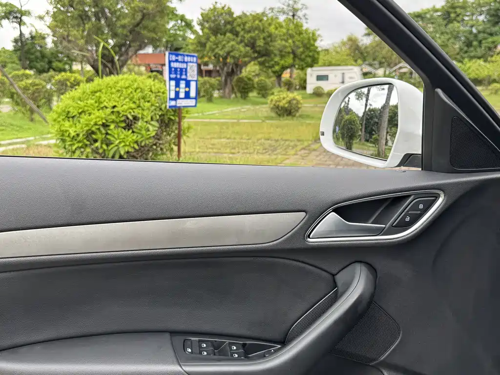 Audi Q3 2015 — фото 21