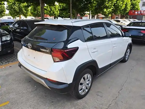 Toyota Yaris L 2022