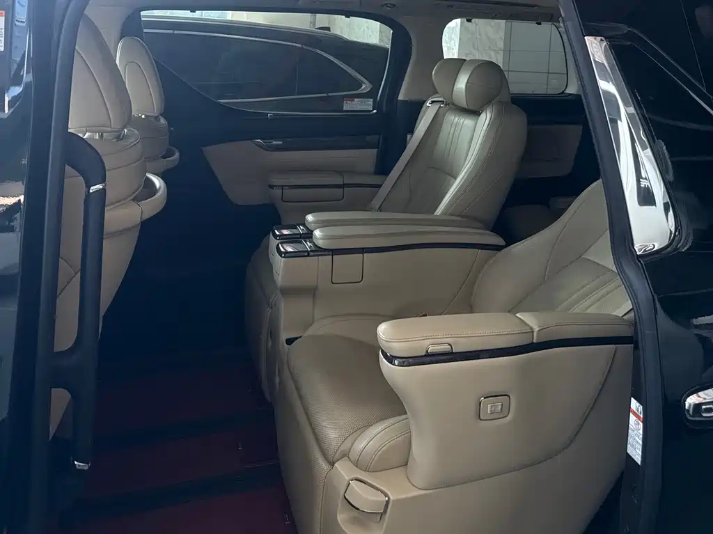 Toyota Alphard 2018 — фото 9