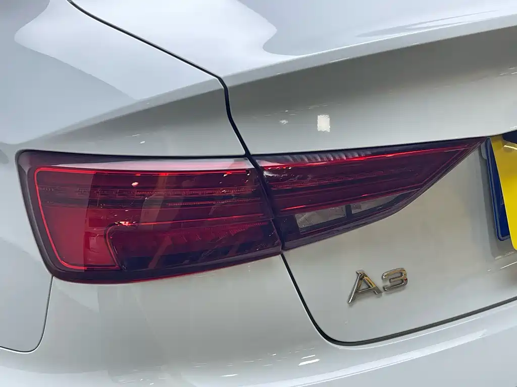 Audi A3 2018 — фото 10