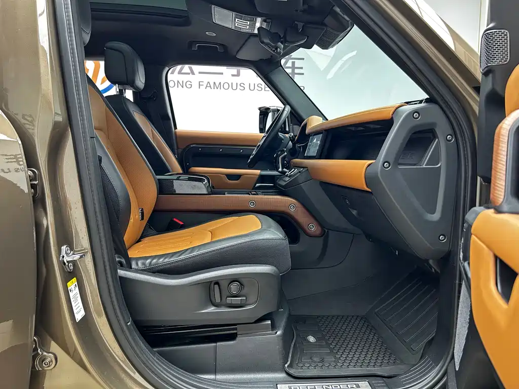 Land Rover Defender 2021 — фото 17