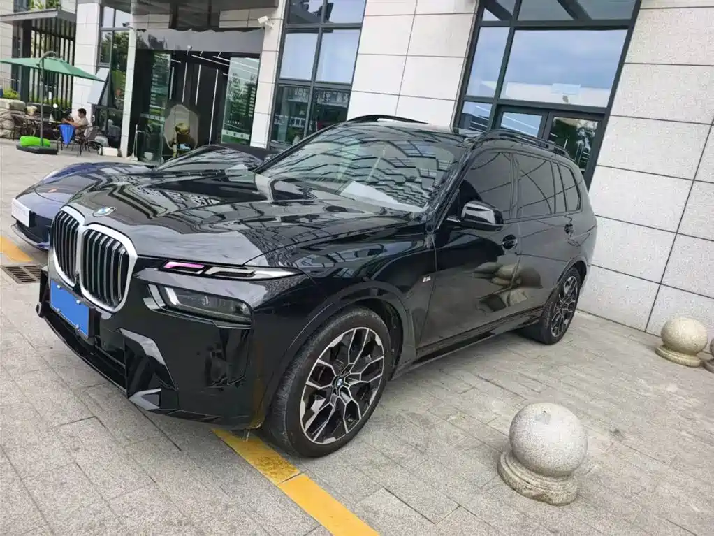 BMW X7 2023 — фото 1