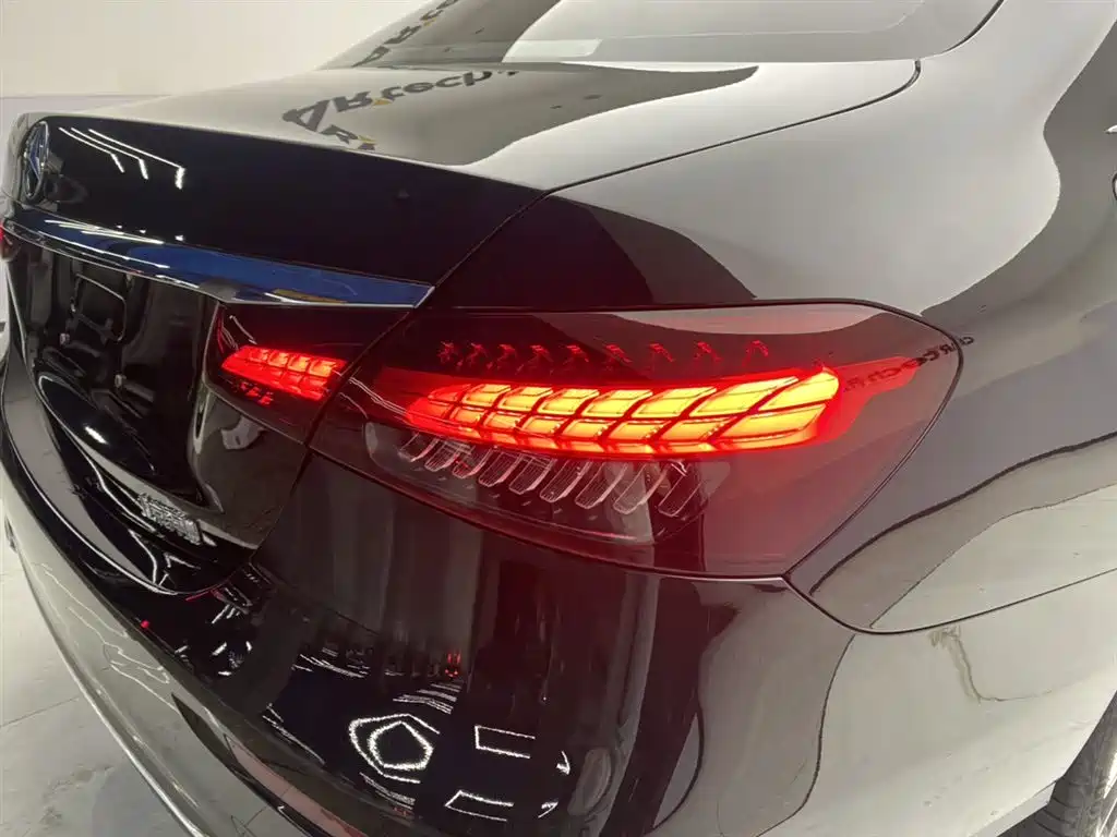 Mercedes-Benz E-Class 2023 — фото 10