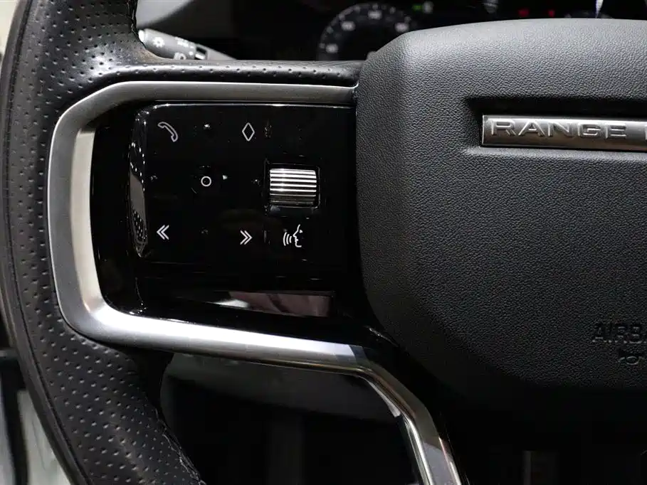 Land Rover Evoque 2023 — фото 17