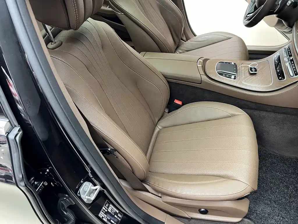 Mercedes-Benz E-Class 2023 — фото 13