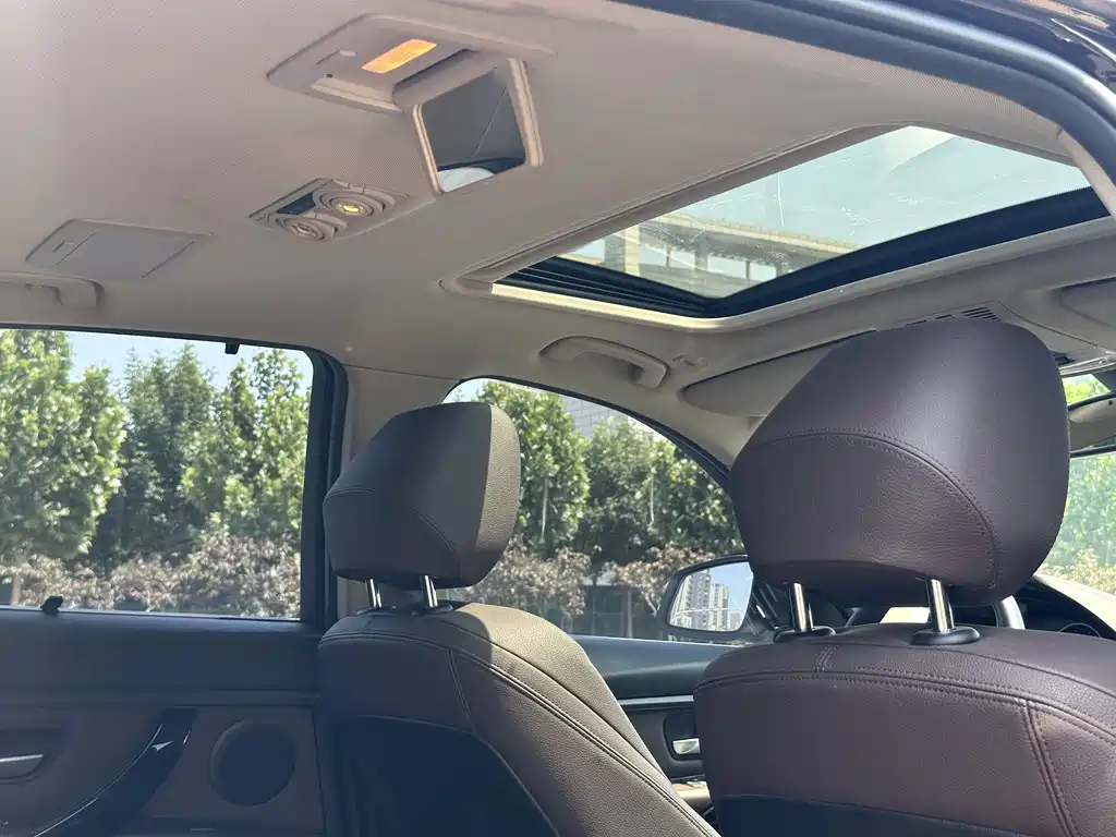 BMW 3 Series 2019 — фото 13