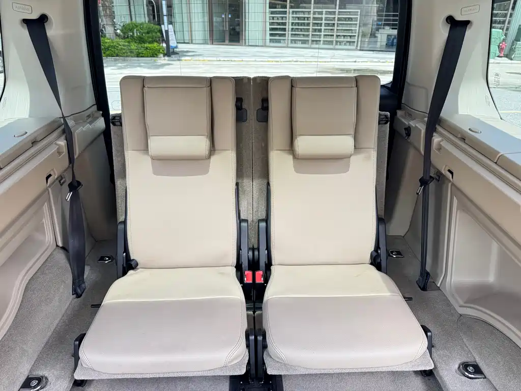 Land Rover Discovery 2014 — фото 16