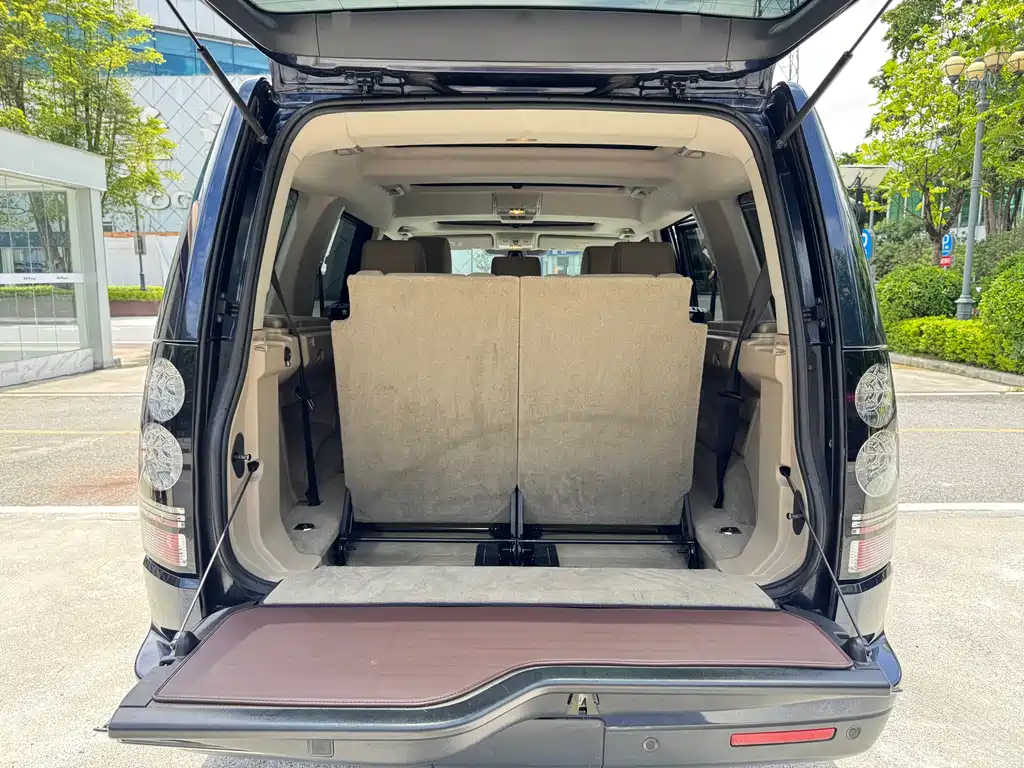 Land Rover Discovery 2014 — фото 12