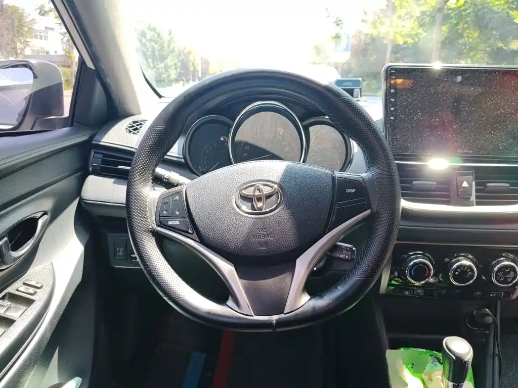 Toyota Yaris L 2022