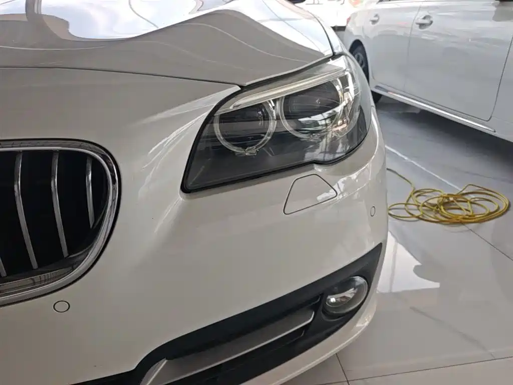 BMW 5 Series 2017 — фото 24