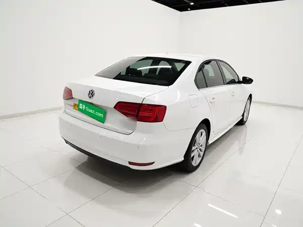 Volkswagen Sagitar 2018