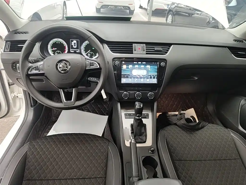 Skoda Octavia 2019 — фото 10
