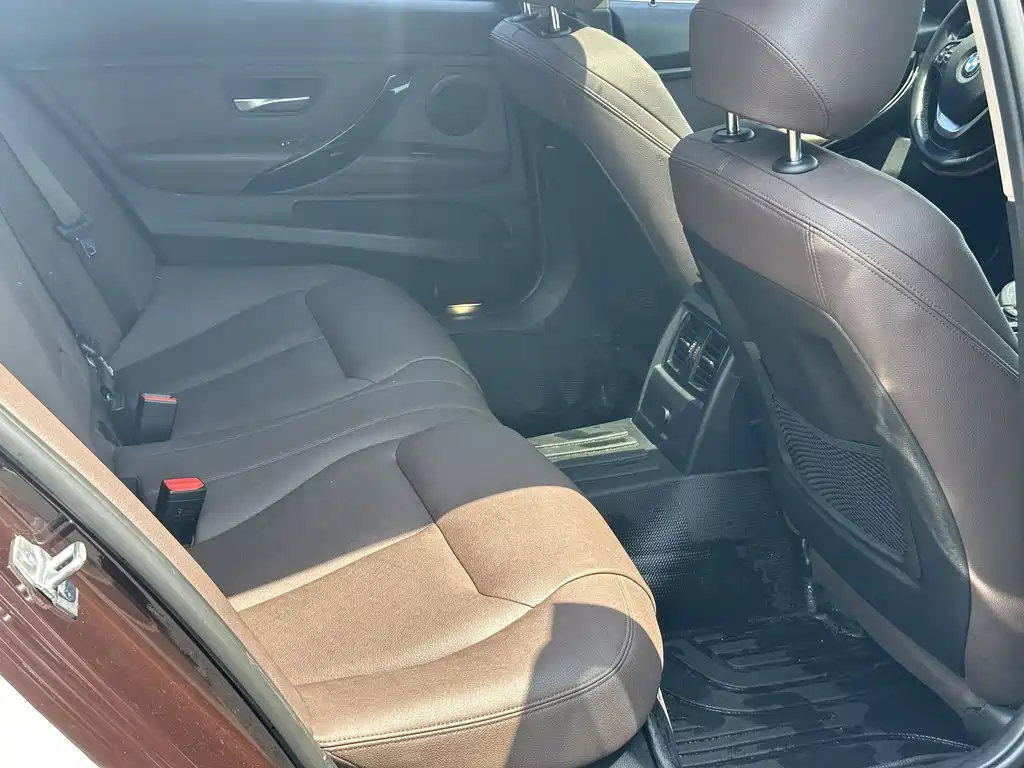BMW 3 Series 2019 — фото 12
