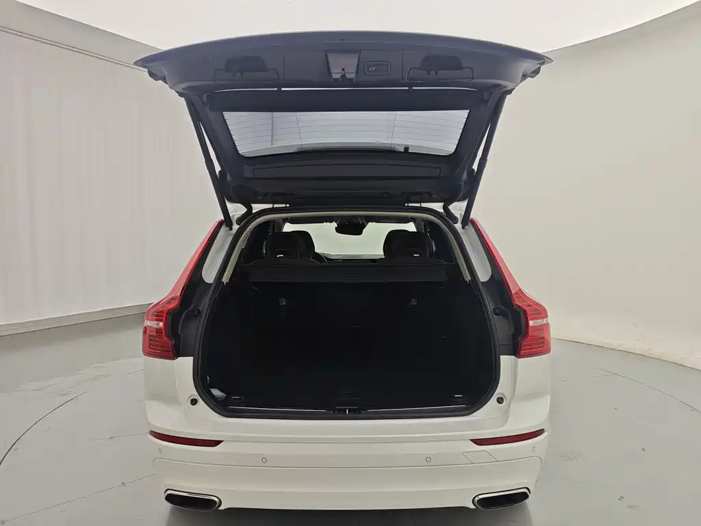 Volvo XC60 2018 — фото 30
