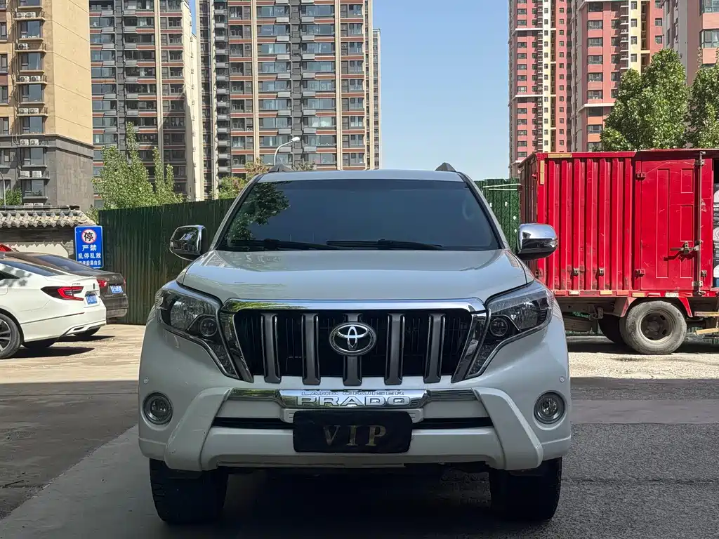 Toyota Prado 2017 — фото 1