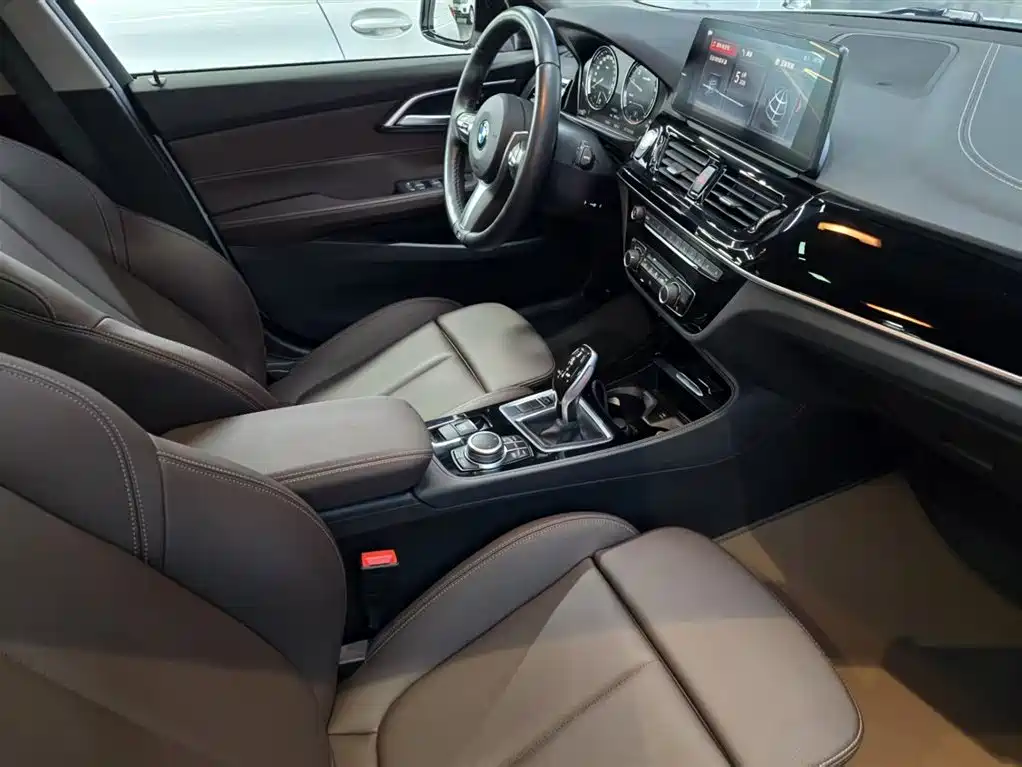 BMW 1 Series 2021 — фото 14
