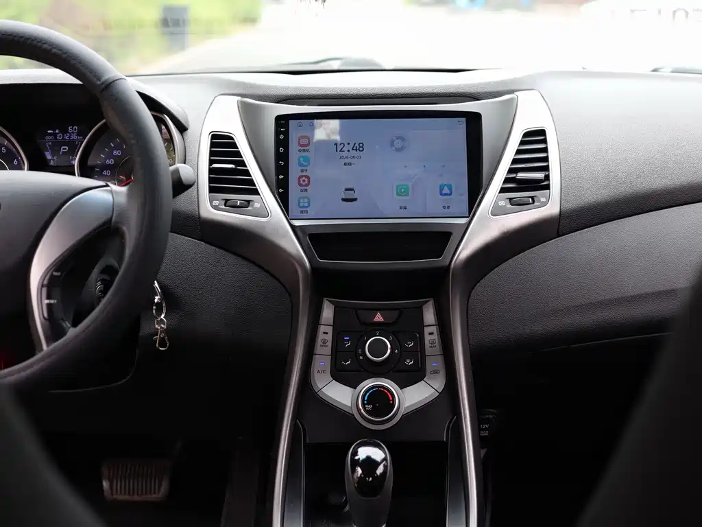 Hyundai Elantra 2016 — фото 17