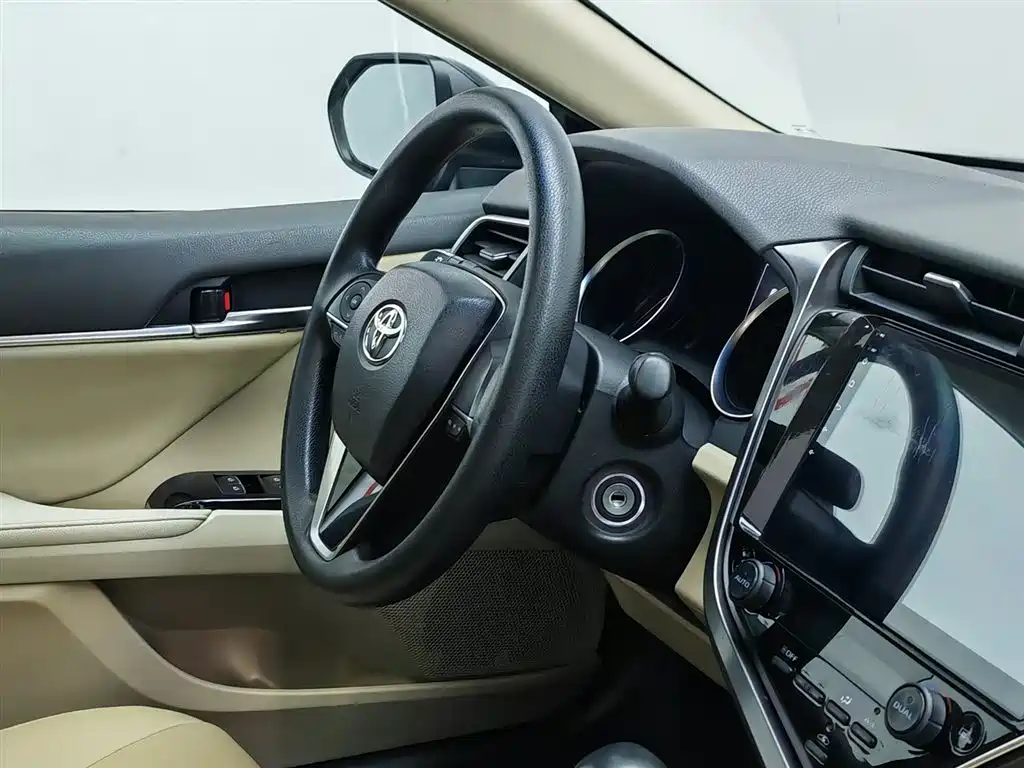 Toyota Camry 2018 — фото 22