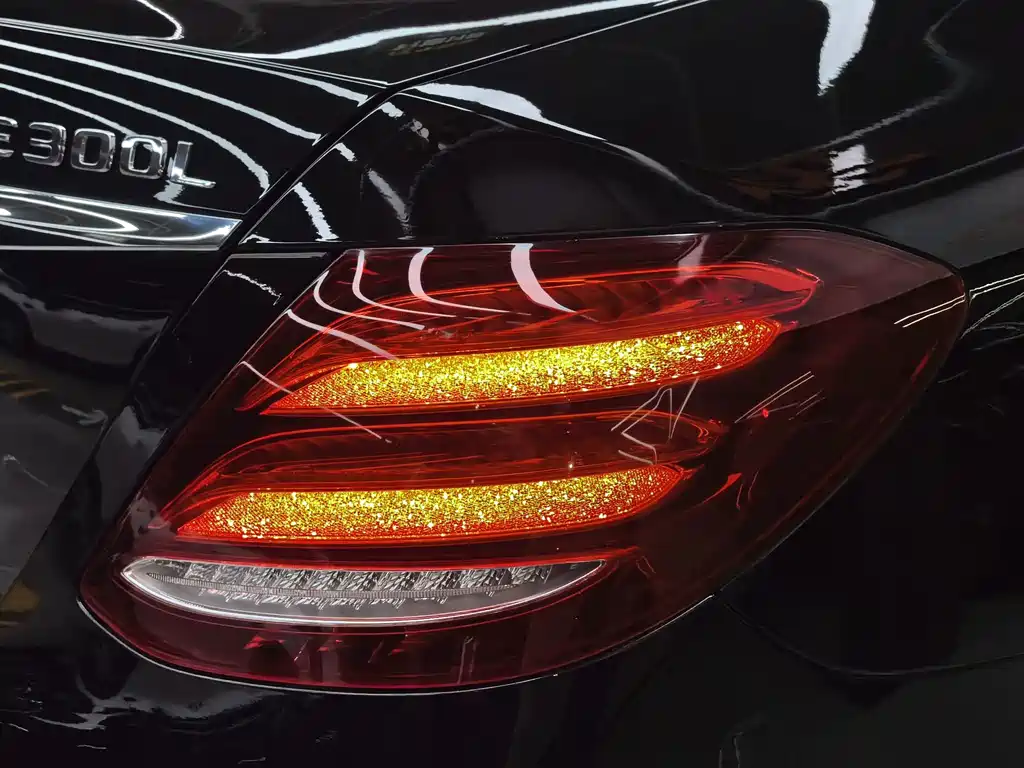 Mercedes-Benz E-Class 2017 — фото 35