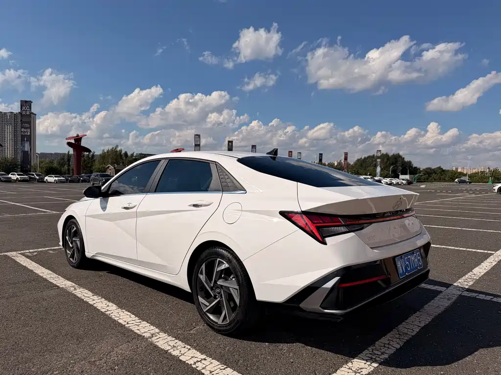 Hyundai Elantra 2023