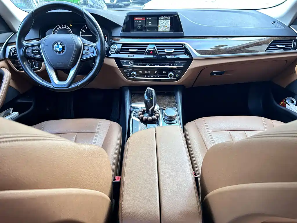 BMW 5 Series 2018 — фото 6