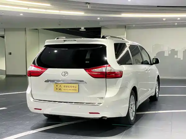 Toyota Sienna 2015