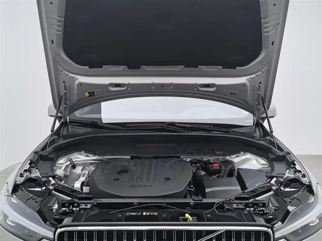 Volvo XC60 2023 — фото 6