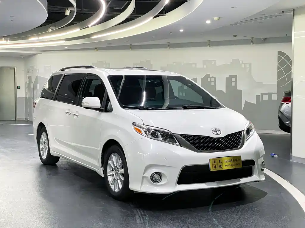 Toyota Sienna 2016 — фото 3