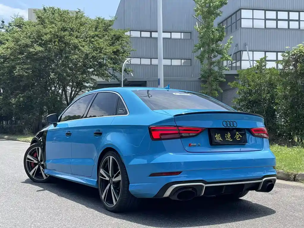 Audi RS 3 2018 — фото 22
