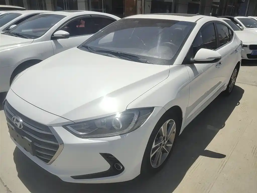Hyundai Elantra 2019 — фото 1
