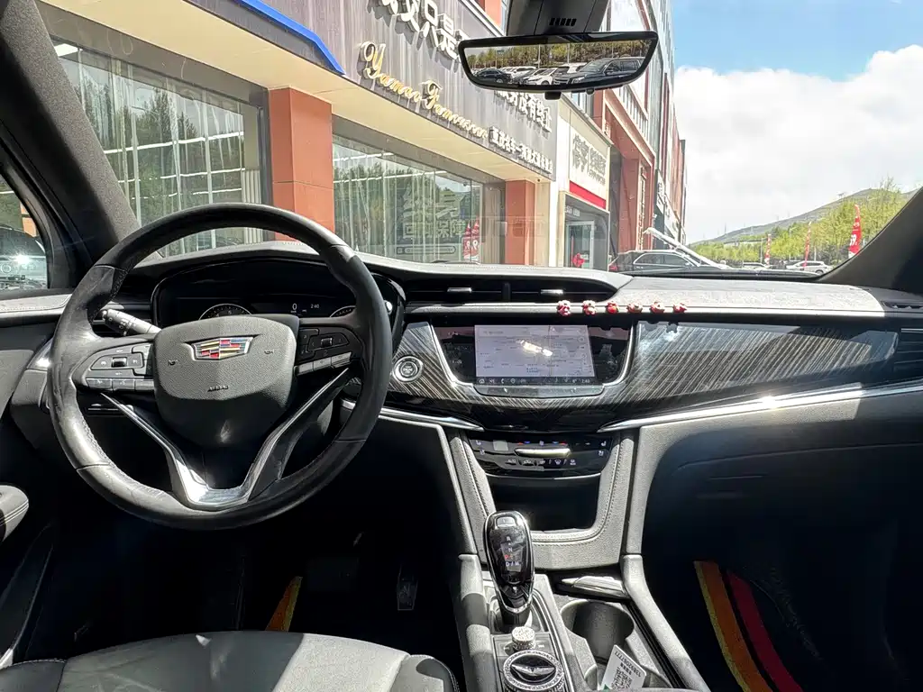 Cadillac XT6 2022 — фото 12