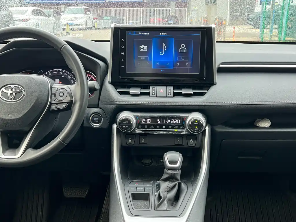 Toyota RAV4 2020 — фото 14