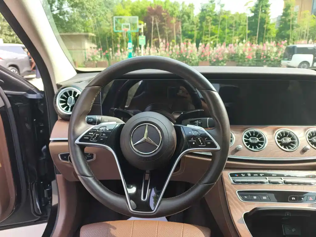 Mercedes-Benz E-Class 2023 — фото 7