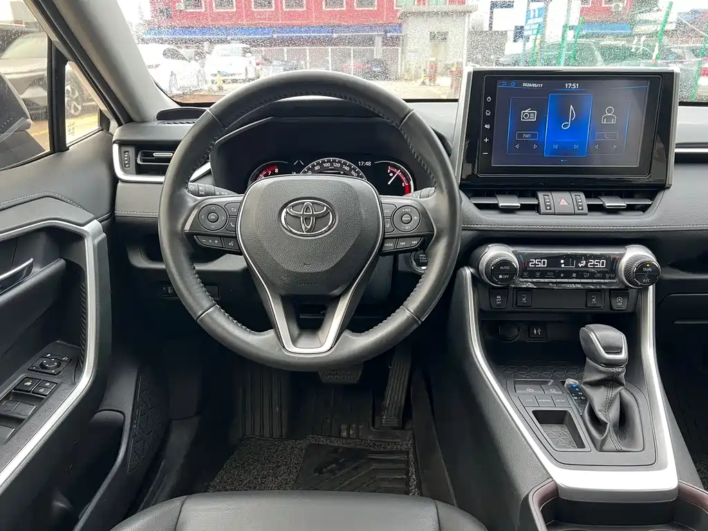 Toyota RAV4 2020 — фото 17