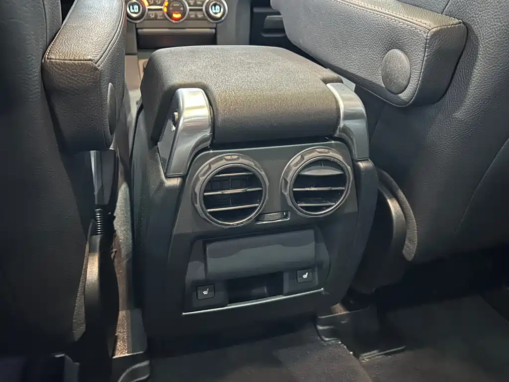 Land Rover Discovery 2017 — фото 22