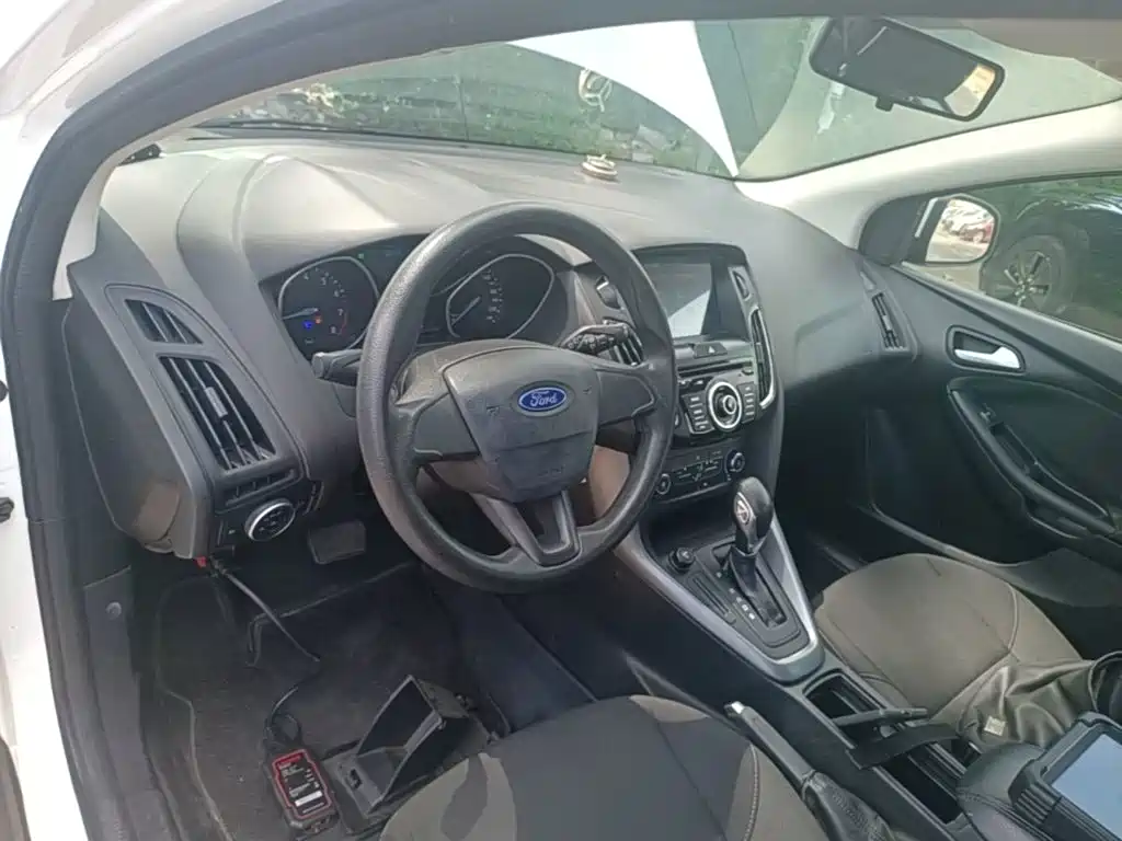 Ford Focus 2016 — фото 10