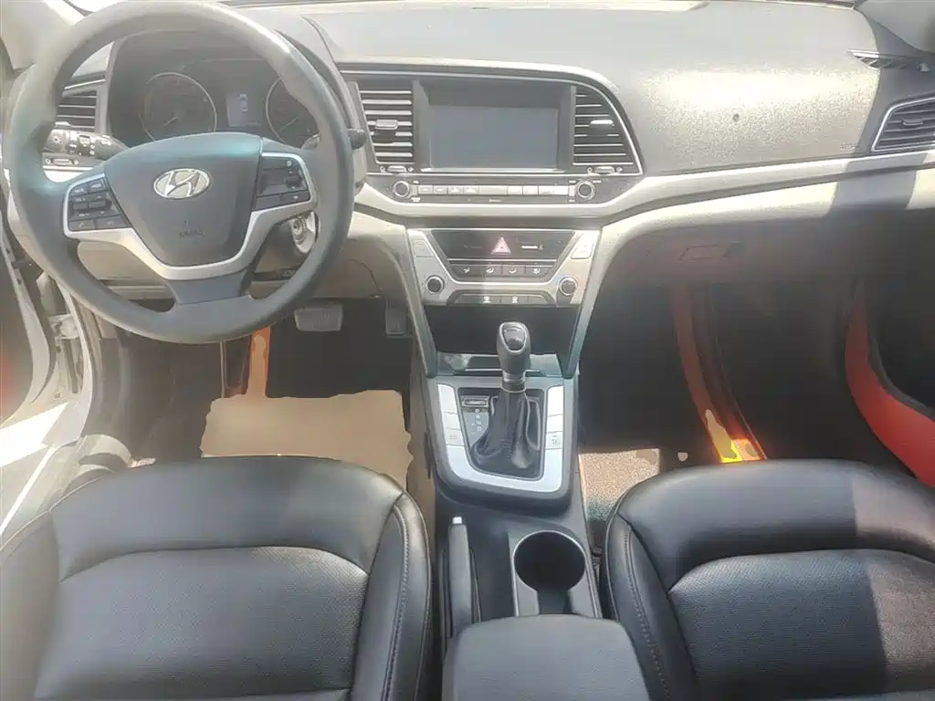 Hyundai Elantra 2019 — фото 10