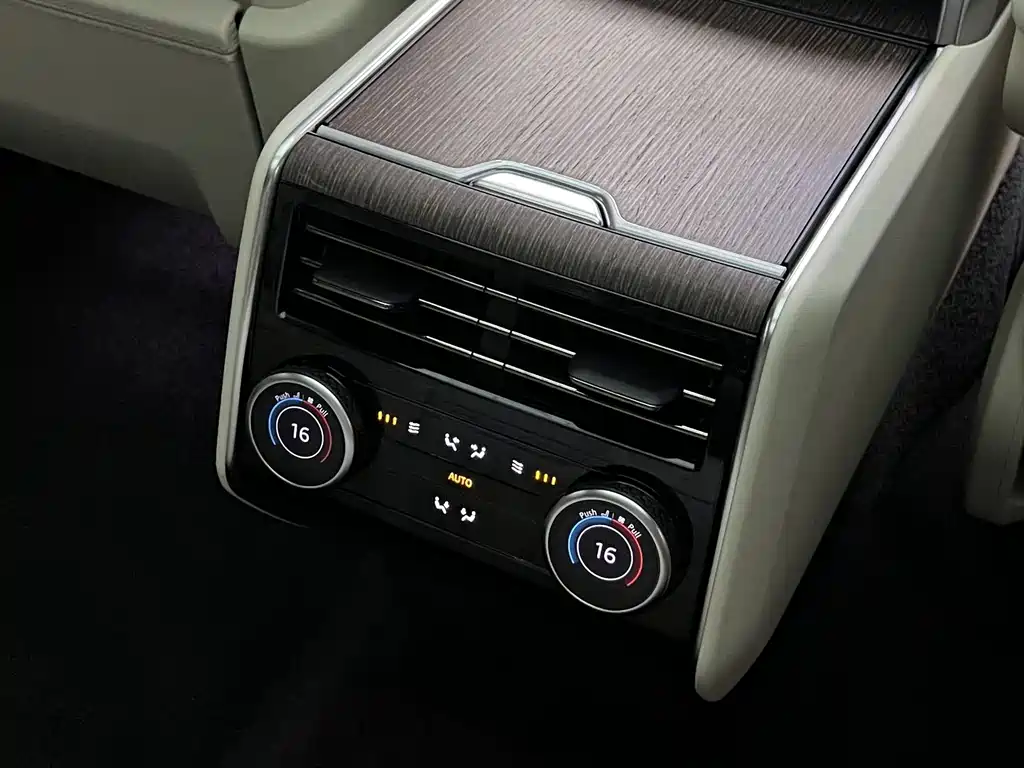 Land Rover Range Rover 2022 — фото 31