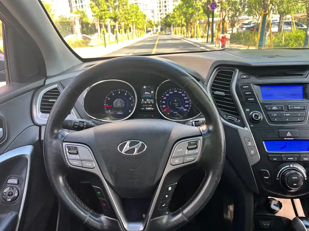 Hyundai Santa Fe 2015 — фото 9